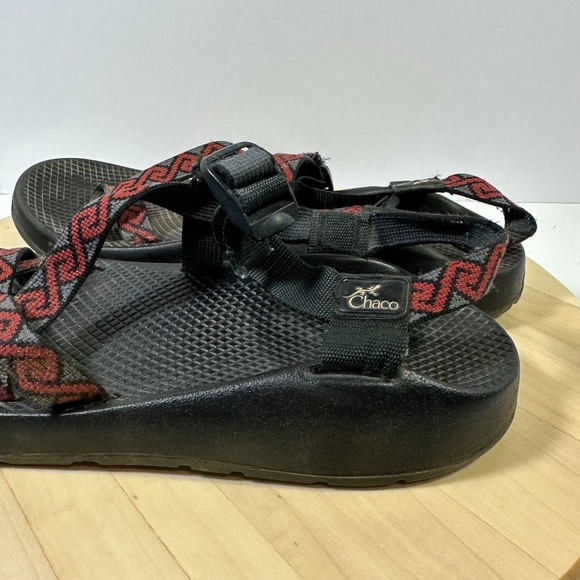Chaco Z/2 Men\'s Hiking Sport Sandals Toe Loop Size 10 Gray Red Swirl
